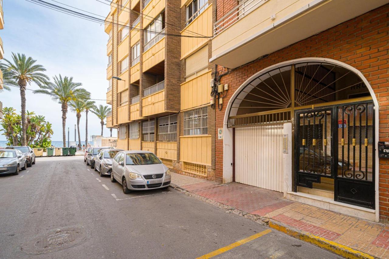 Casa Terra: Apartment 50 Meters From The Beach Τορεβιέχα Εξωτερικό φωτογραφία